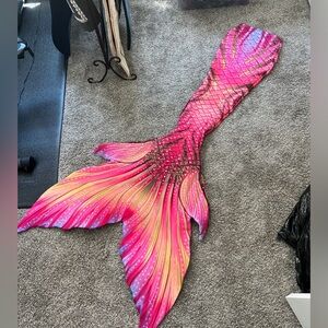 Finfolk Sarabi fabric tail size small